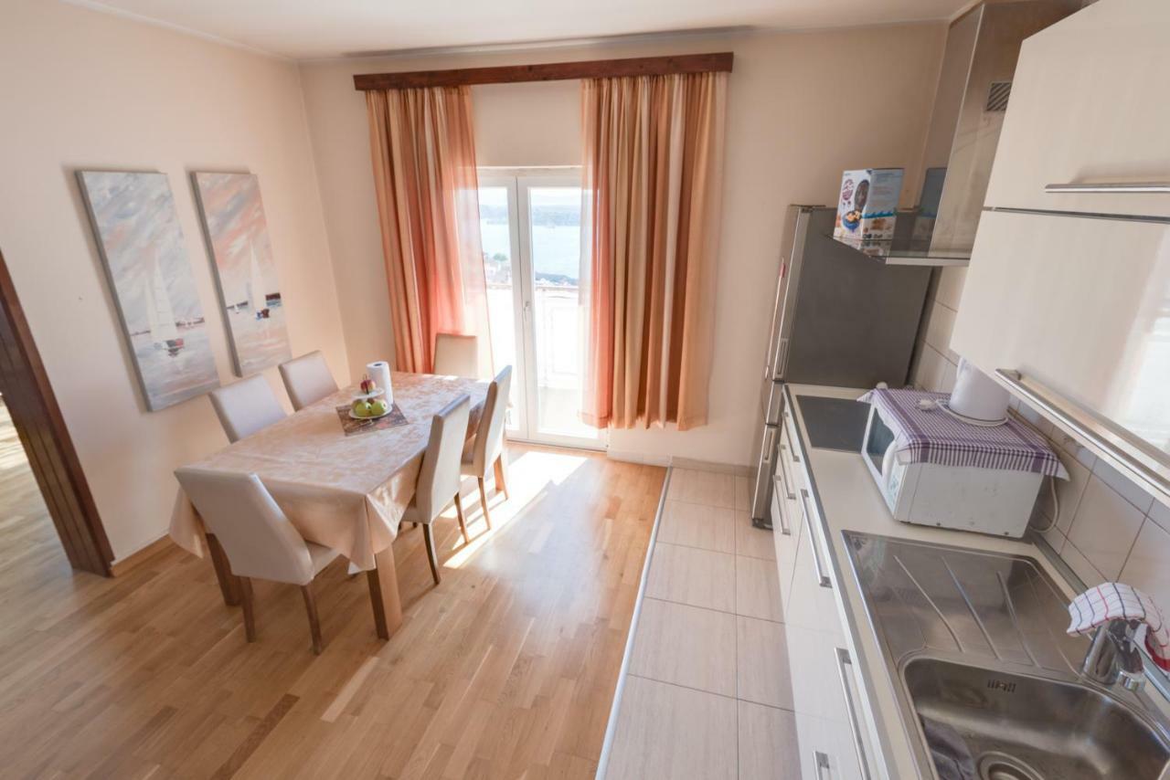 Lara Apartment Šibenik Esterno foto